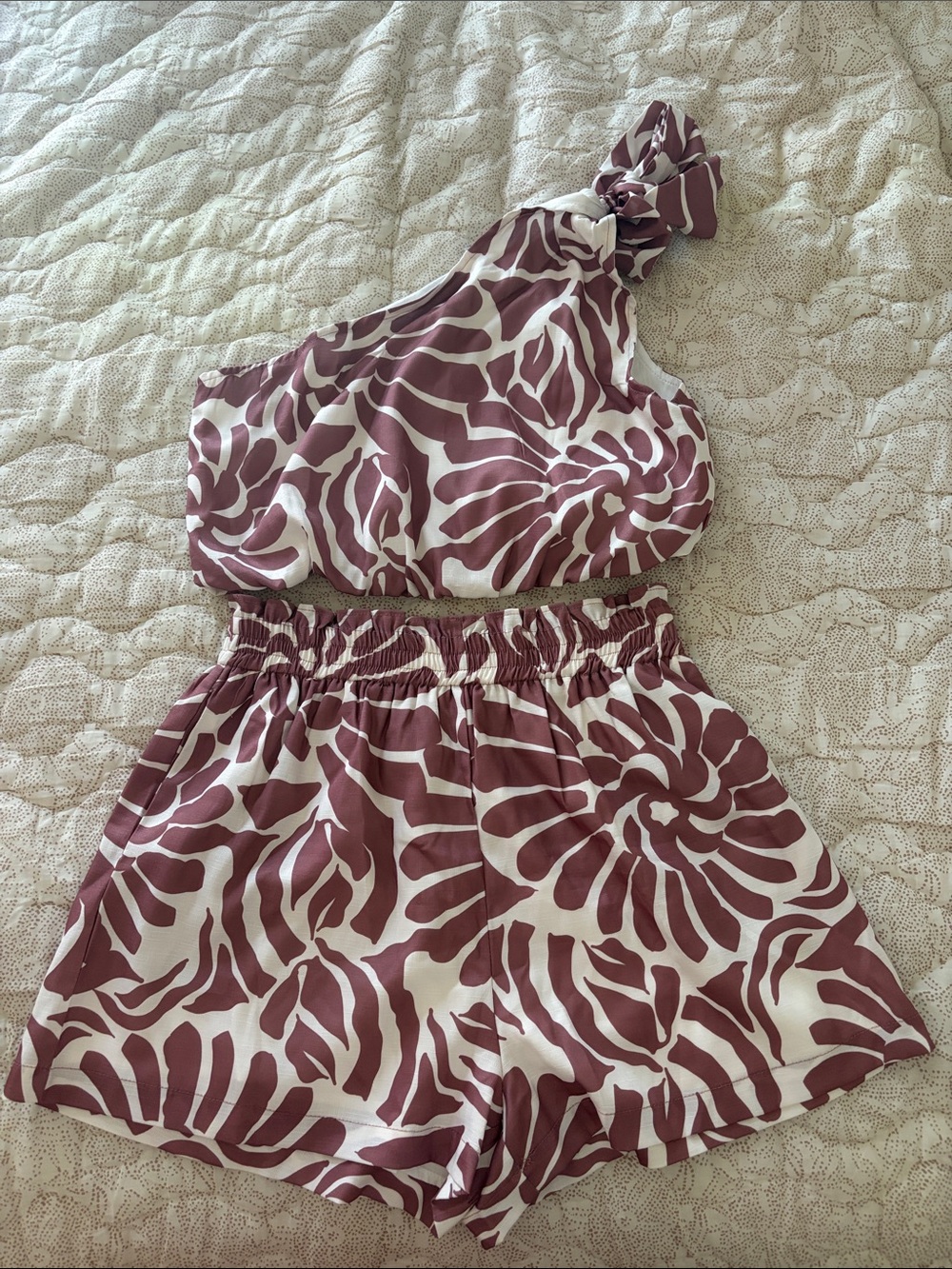 Petal & Pup One-Shoulder Floral Print Crop Top and Shorts Set - Mauve/White
